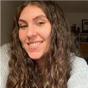 Profesora de inglés imparte clases a niños desde infantil a primaria